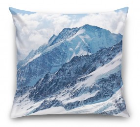 3D Подушка «Пейзаж в заснеженных горах» 