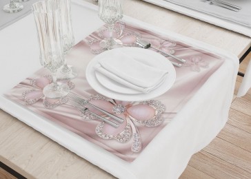 Сервировочные салфетки «Клевер с бриллиантами в нежно-розовых тонах»