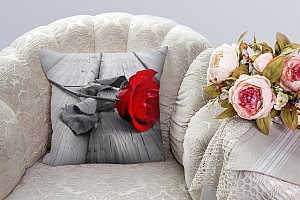 3D Подушка «Черно белое фото с красной розой» вид 4